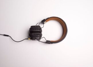 Cyfrowa rewolucja w branży muzycznej. Jak zmienia się sposób dystrybucji i promocji muzyki? muzyka